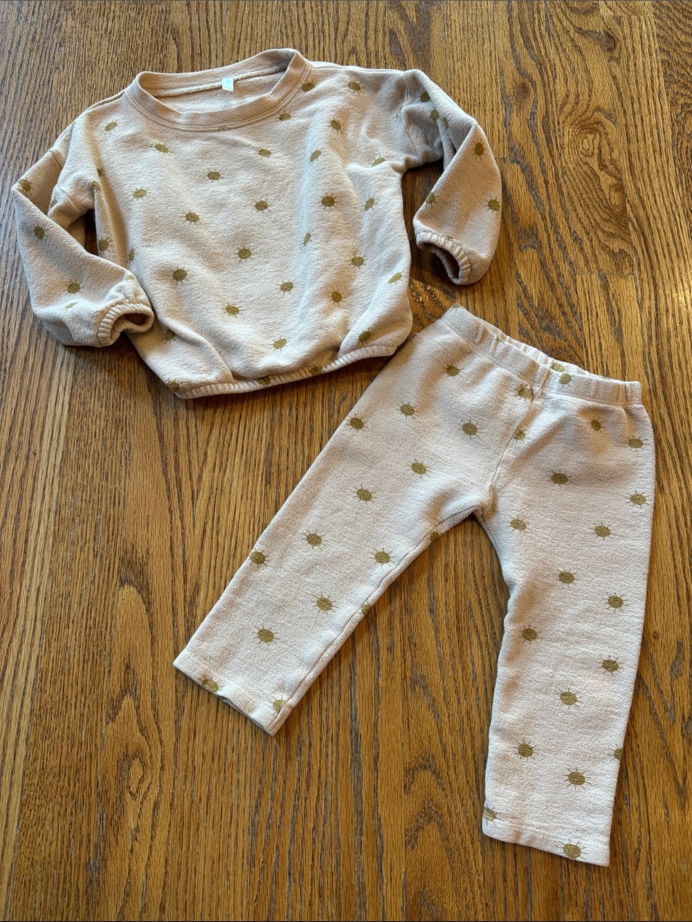 Rylee + Cru Pinkish khaki Sun Print spongey knit set - 18-24mo - good condition
